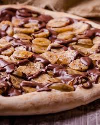 Pizza de banana com chocolate